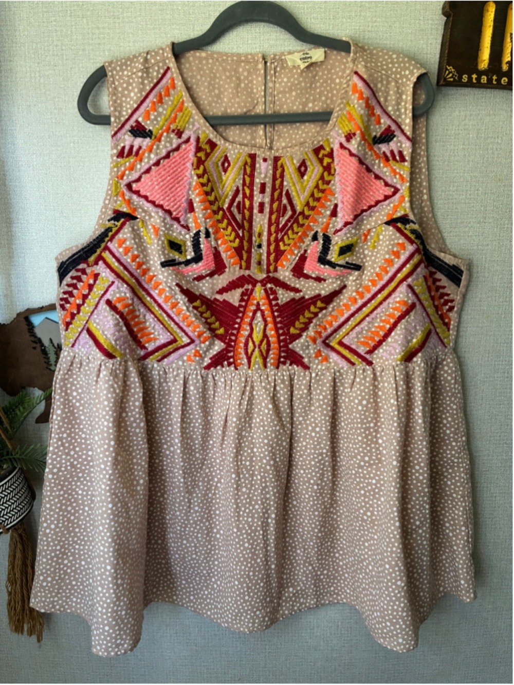 Women's entro Plus 1X Beige Multi-color Embroidered Tank Top - Picture 2 of 6